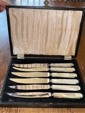 Vintage  Sheffield England Mother of Pearl Steak Knives SET OF 6 with case